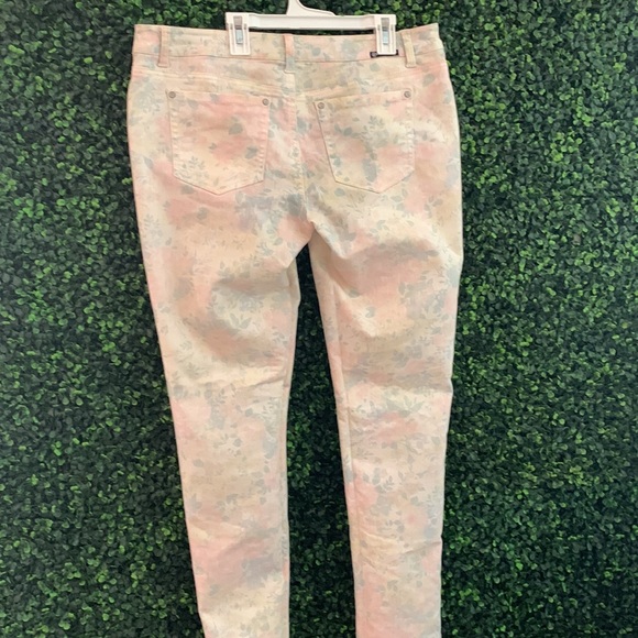 Floral design Stretch Jeans - Picture 2 of 2
